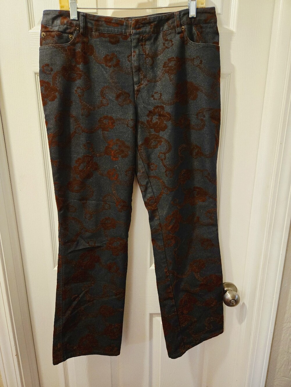 Boot Cut Jeans in Dark Gray To Black with Brown Floral Jacquard